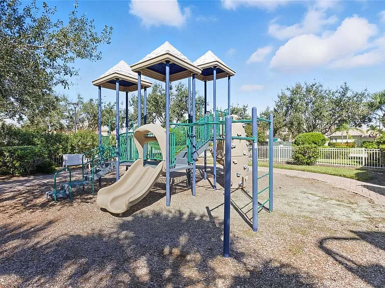 2121 Burgos Dr #1 — Photo 31