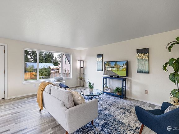 4th image of 9024 48th Drive NE