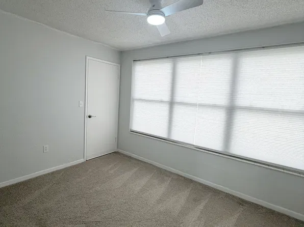 3018 59th St S APT 207, Gulfport, FL 33707
