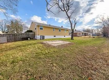 32 Austin Ave — Photo 6