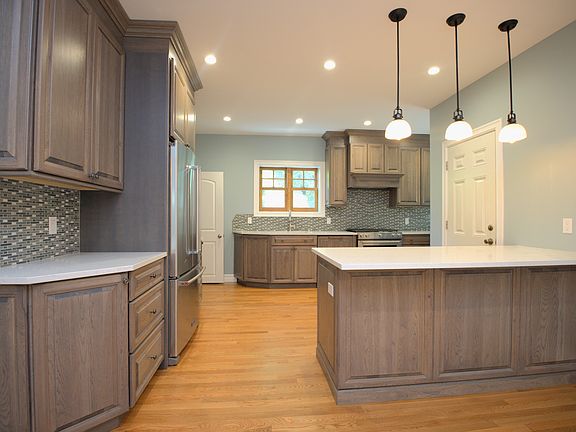 3rd image of 69-56 Exeter St #1