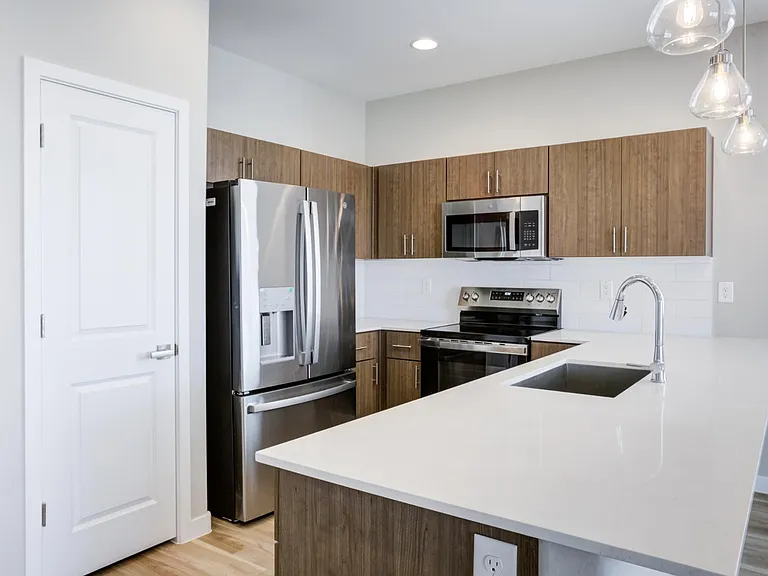 6326 S 47th Dr — Photo 4