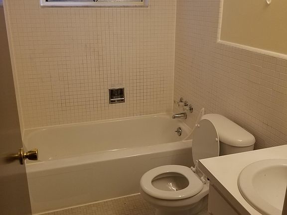 2nd image of 1820 Axtell Dr APT 1