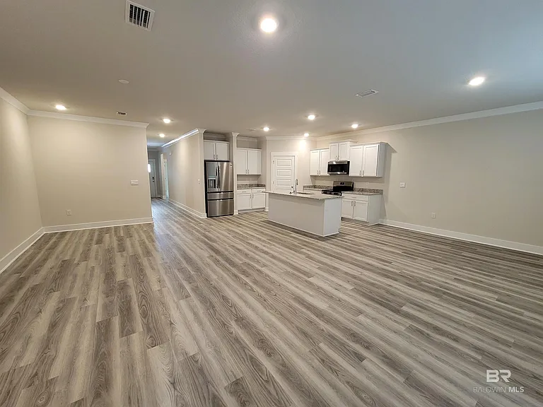 1045 Hayward Loop — Photo 3