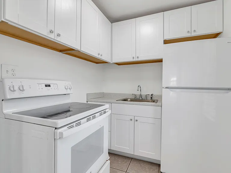 204 Conniston Rd #UPSTAIRS — Photo 7