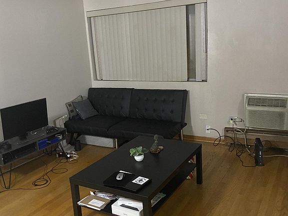 4th image of 9506 Glenlake Ave #306