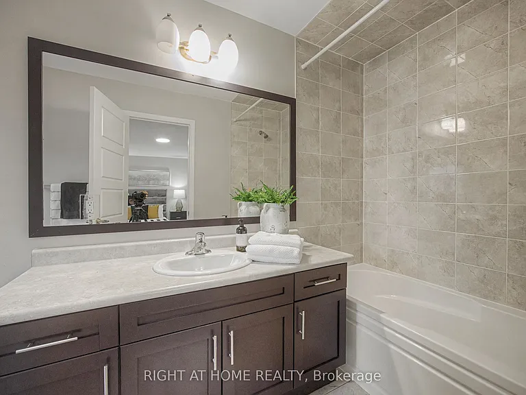 1235 Mulroney Hts — Photo 31