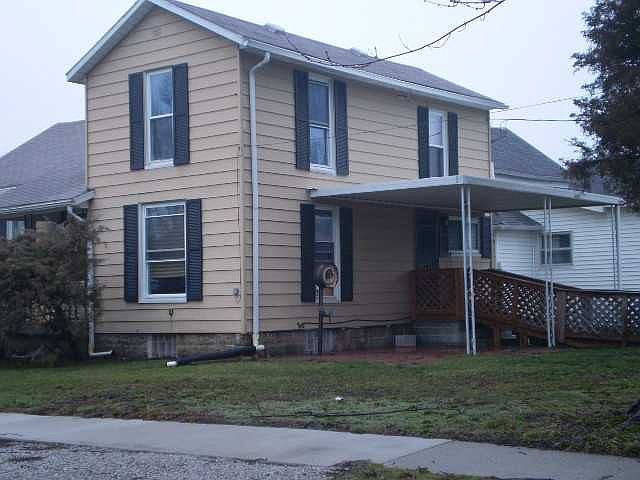 1st image of 250 E Broadway St