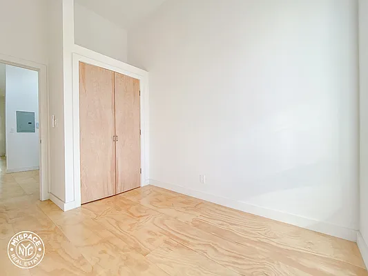 Rented by MySpaceNYC | media 23