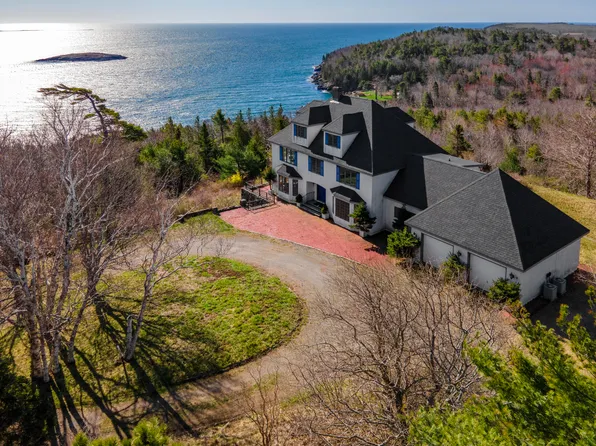18 Greenway Court, Bar Harbor, ME 04609