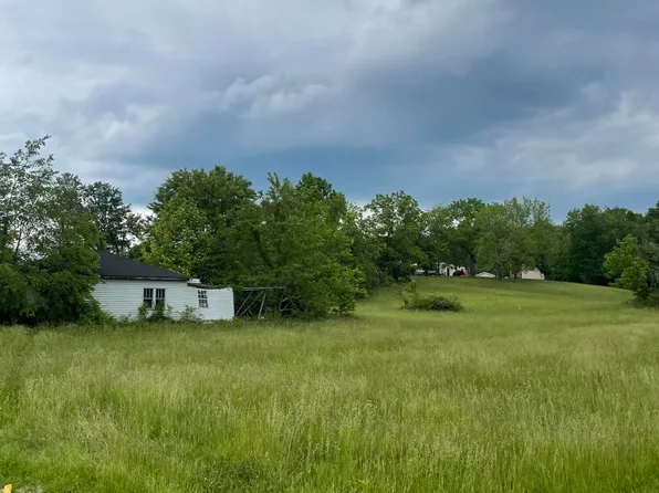 812 W 3rd Ave, Oneida, TN 37841