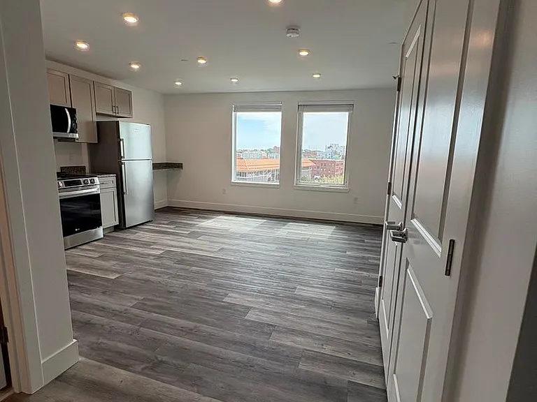 585 ESSEX STREET — Photo 79