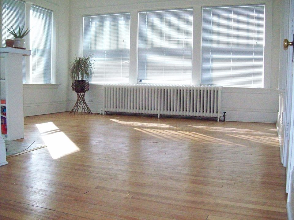 1st image of 1919 Dupont Ave S #301
