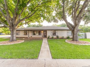 305 Sunnyland Dr, Castroville, TX 78009