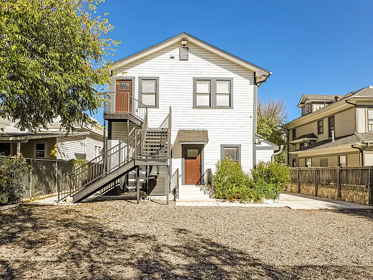 120 E Magnolia — Photo 15
