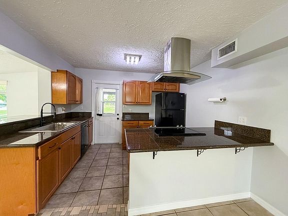 4th image of 1480 6th Avenue