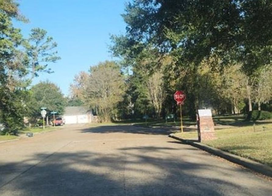 2nd image of 1811 Saddlecreek Dr