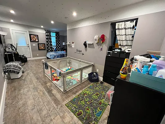 Rented by Delmark Realty LLC | media 74