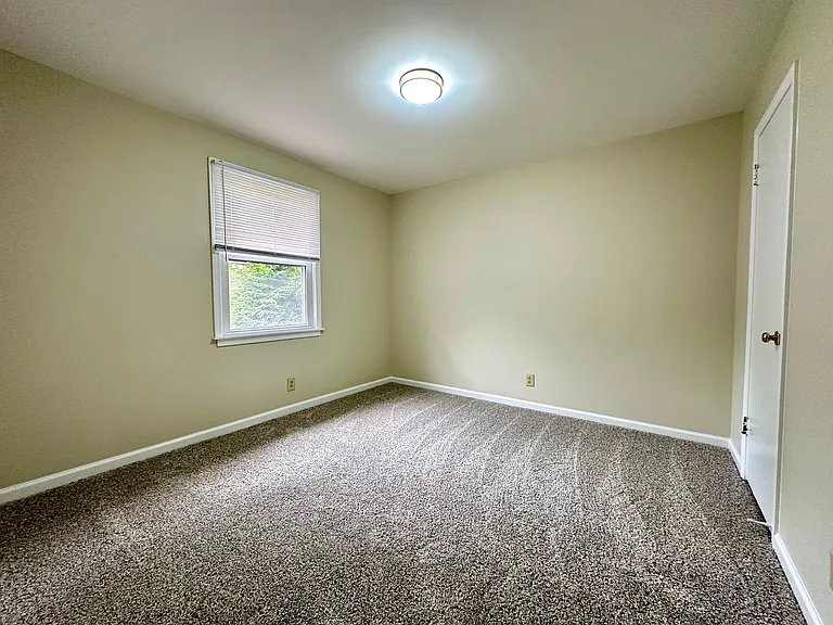 1906 Batts Ln — Photo 10