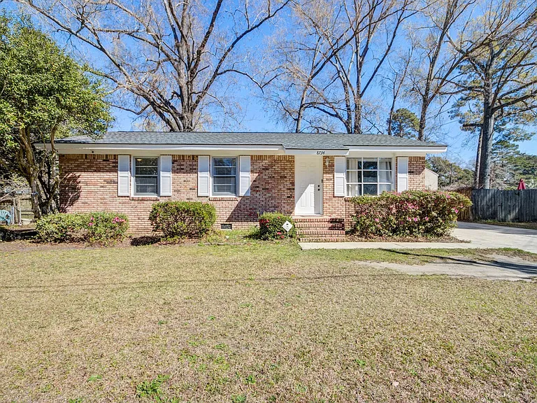 8734 Auburn Dr — Photo 1
