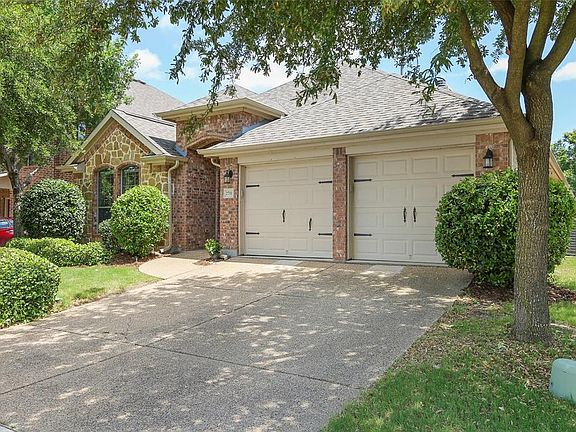 2nd image of 2711 Cove Dr