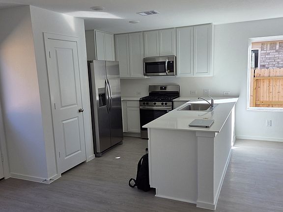 2nd image of 18322 Camellia Terrace Dr