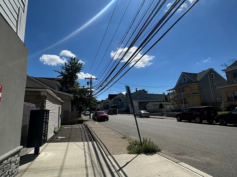 207 Redwood Ave #202 — Photo 9
