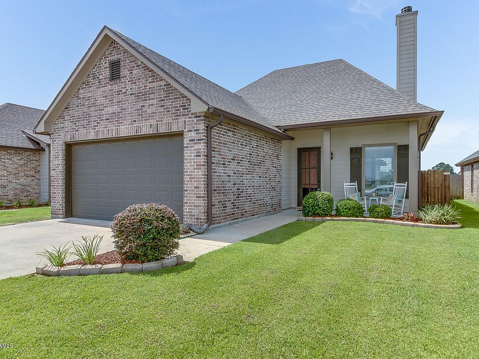 1st image of 800 Highland View Dr