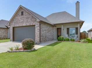 800 Highland View Dr, Youngsville, LA 70592