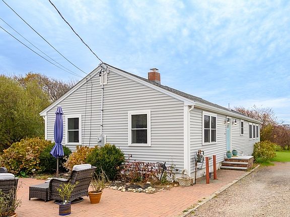 4th image of 17 Bradford Ave