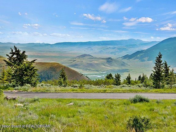4th image of 845 W Saddle Butte Dr