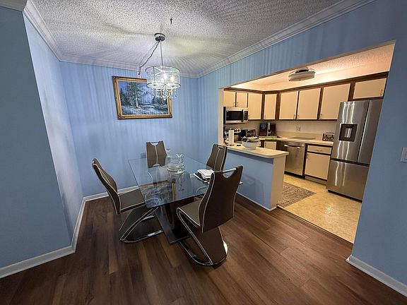 5th image of 301 PINE RIDGE Circle #B-1