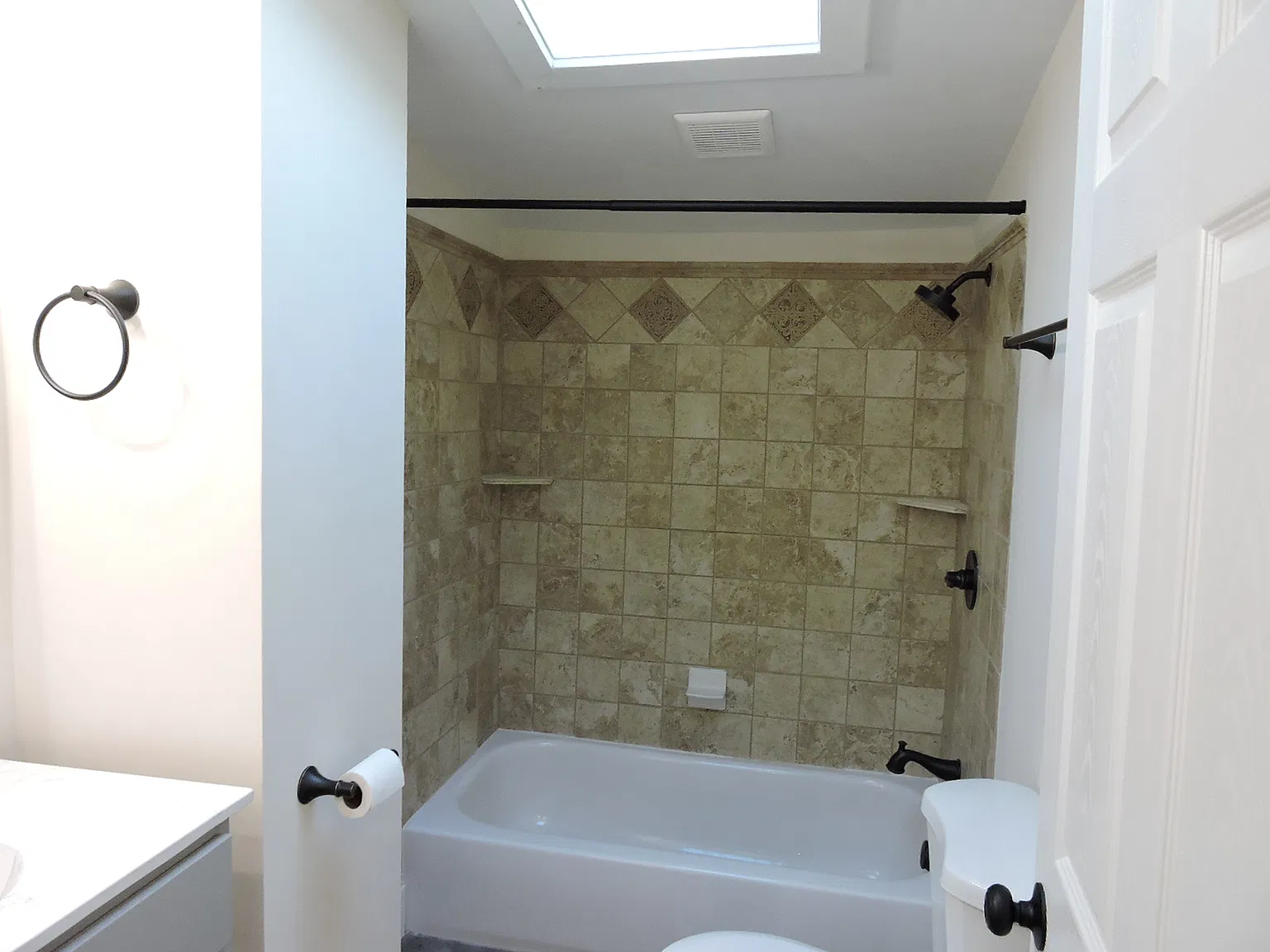 2 bed, 1009 sqft, $1,500 — Photo 4