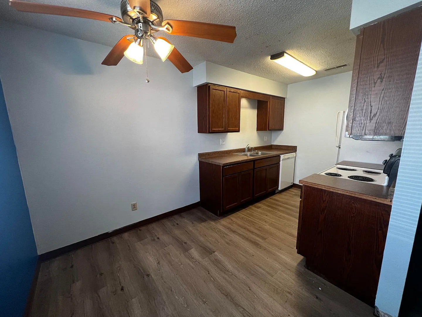 870 Boston Way - RUKA — Photo 1