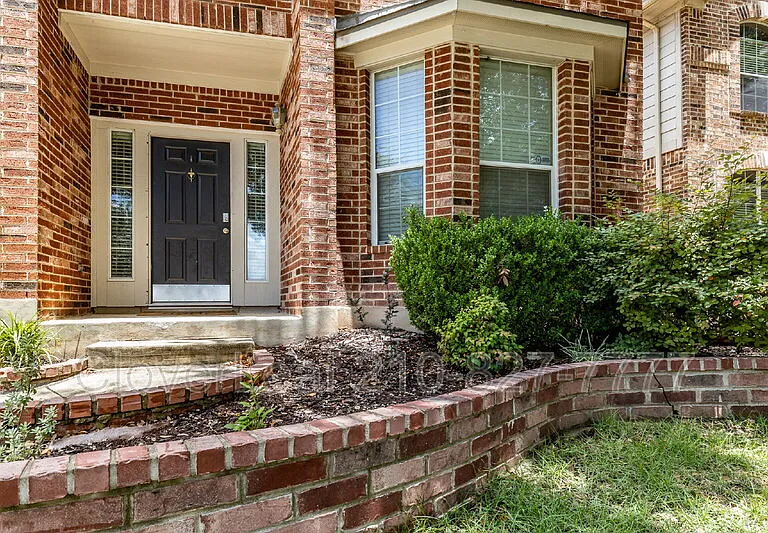 551 Ginsberg Dr — Photo 3