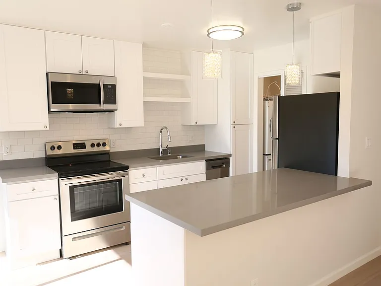 365 Warwick Ave — Photo 3