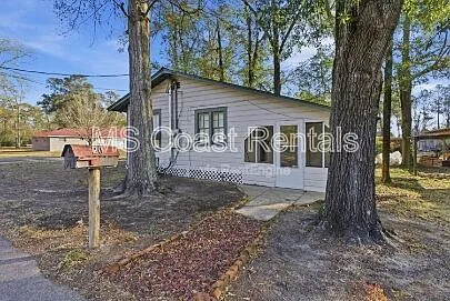 20 Martha Ave — Photo 28