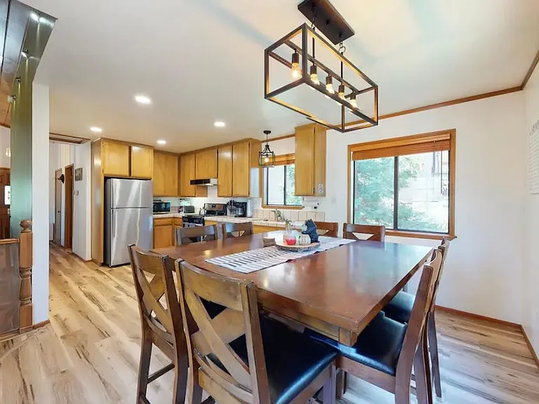 664 Ivy Ln — Photo 22