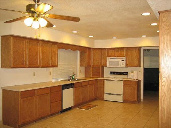 5th image of 758 N CHOLLA Street
