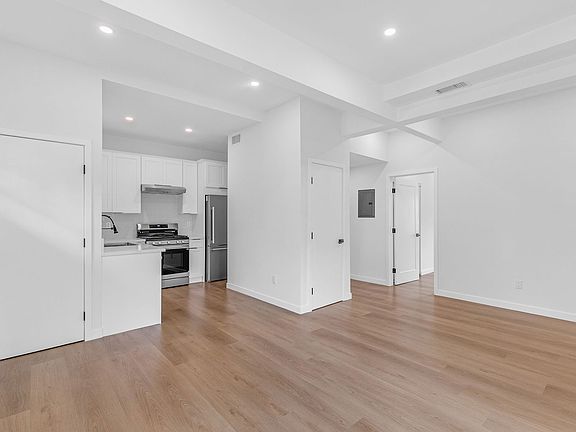 5th image of 1536 11th St #1532-A