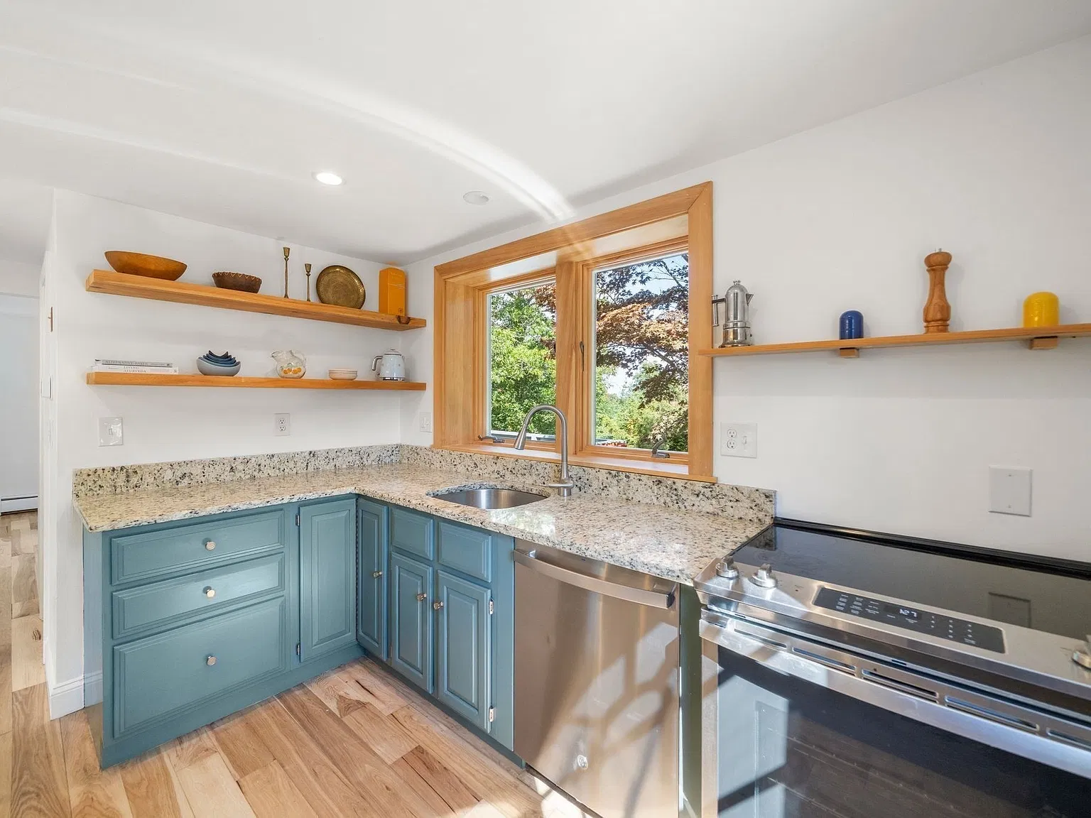 3 bed, 2.0 bath, 1120 sqft, $4,000 — Photo 4