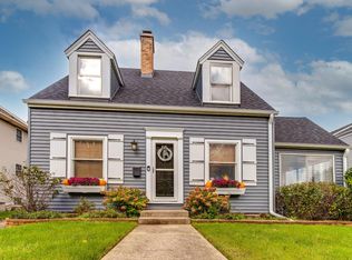 306 E Rockland Rd, Libertyville, IL 60048