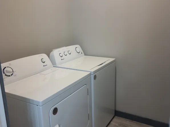 812 E 5th St #2, Canton, SD 57013