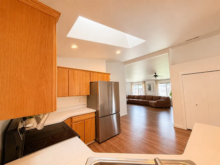 8516 Desoto Dr — Photo 4