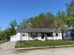 1025 N 7th St, Riverton, IL 62561