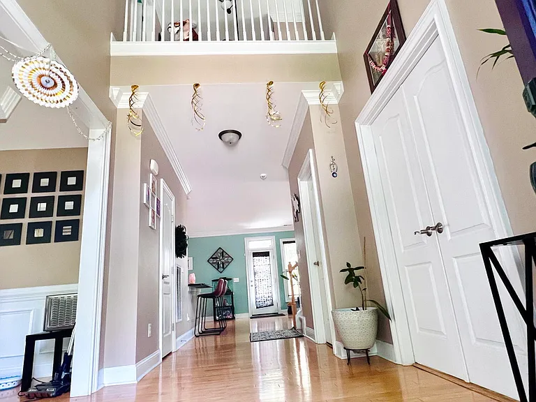 1073 Gold Rock Ln — Photo 5