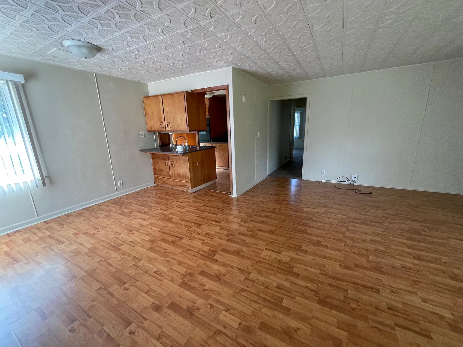 3 bed, 1036 sqft, $1,675 — Photo 3