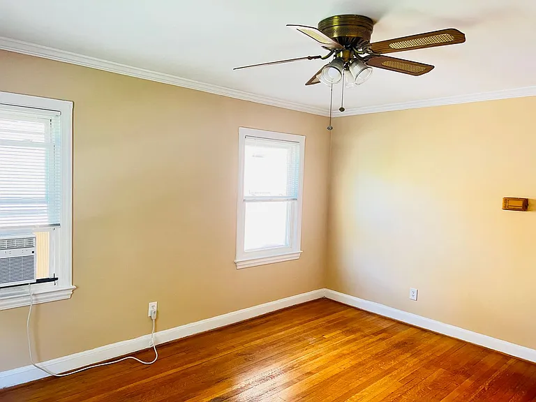 8505 Greenwood Ave — Photo 4