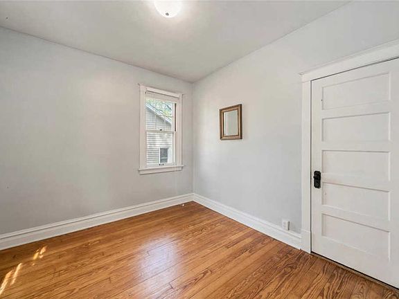 4th image of 7515 Weaver Ave