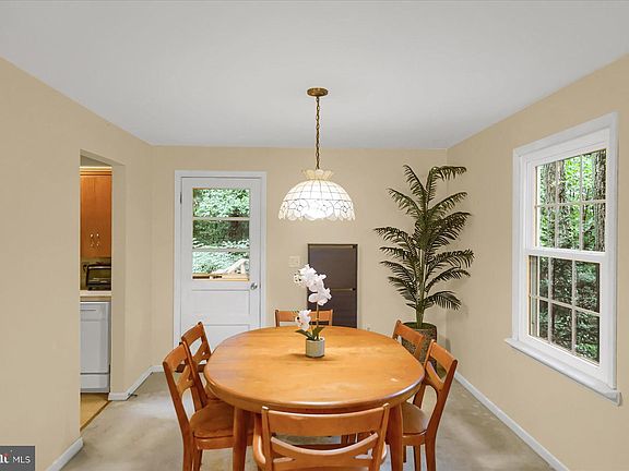 5th image of 430 Sylvan Dr